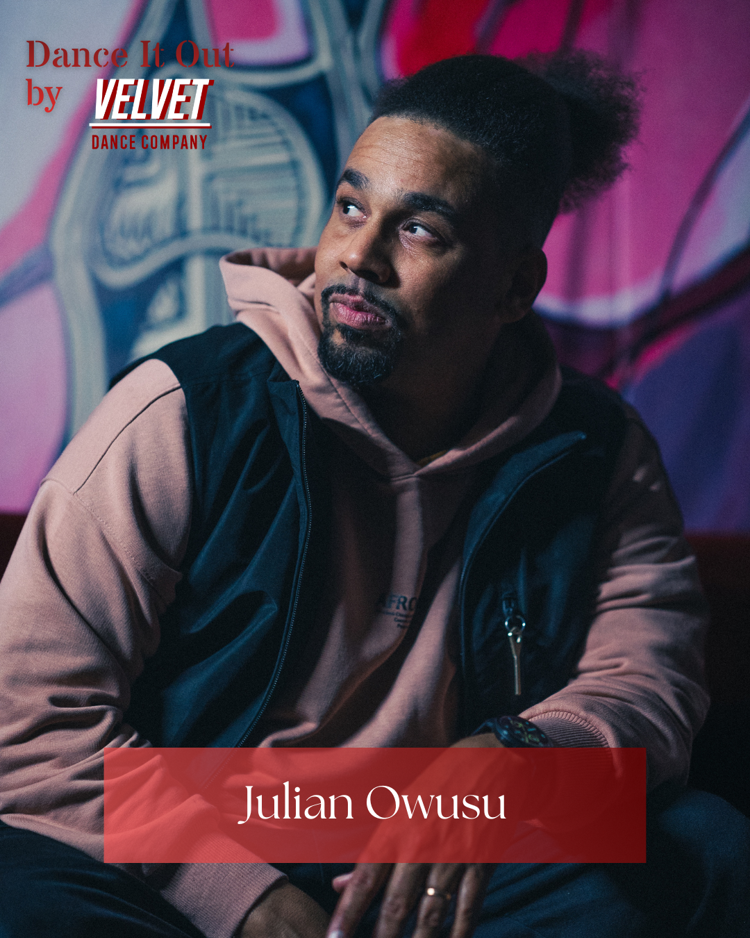 Julian Owusu on Oulussa asuva poikkitaiteellisesti työskentelevä freelance-tanssitaiteilija ja tanssinopettaja, jonka taiteen tekemisen ydin on yhteisöjen rakentamisessa, hiphopissa, pedagogiikassa, dekolonialistisissa praktiikoissa ja uudelleen kuvittelemisessa. Hiphop-kulttuuri on lähellä sydäntä ja tanssiessa cypherointi on parasta sielunruokaa. Owusu on myös toiminut koreografina, tanssijana ja näyttelijänä mm. Jojo – Oulun tanssin keskukselle, Oulun teatterille, UrbanApalle ja Zodiak – Uuden tanssin keskukselle. Owusu on opettanut mm. Taideyliopiston Teatterikorkeakoulussa, Oulun Ammattikorkeakoulussa, Tanssikeskus Citydancessä ja lukuisissa muissa kaupallisissa tanssikouluissa. Lähiaikoina Julian on työskennellyt usean teoksen parissa, joista keskeisimmät ovat Oulu2026 Euroopan kulttuuripääkaupunkiohjelmaan kuuluva Xulu202x, Each One Teach One -hiphop-nuortenprojekti, minimal/maximal/group -effort hiphop-teos ja kansainvälinen Boys won’t be Boys -teatteriesitys. Kuva: Samu Saukko